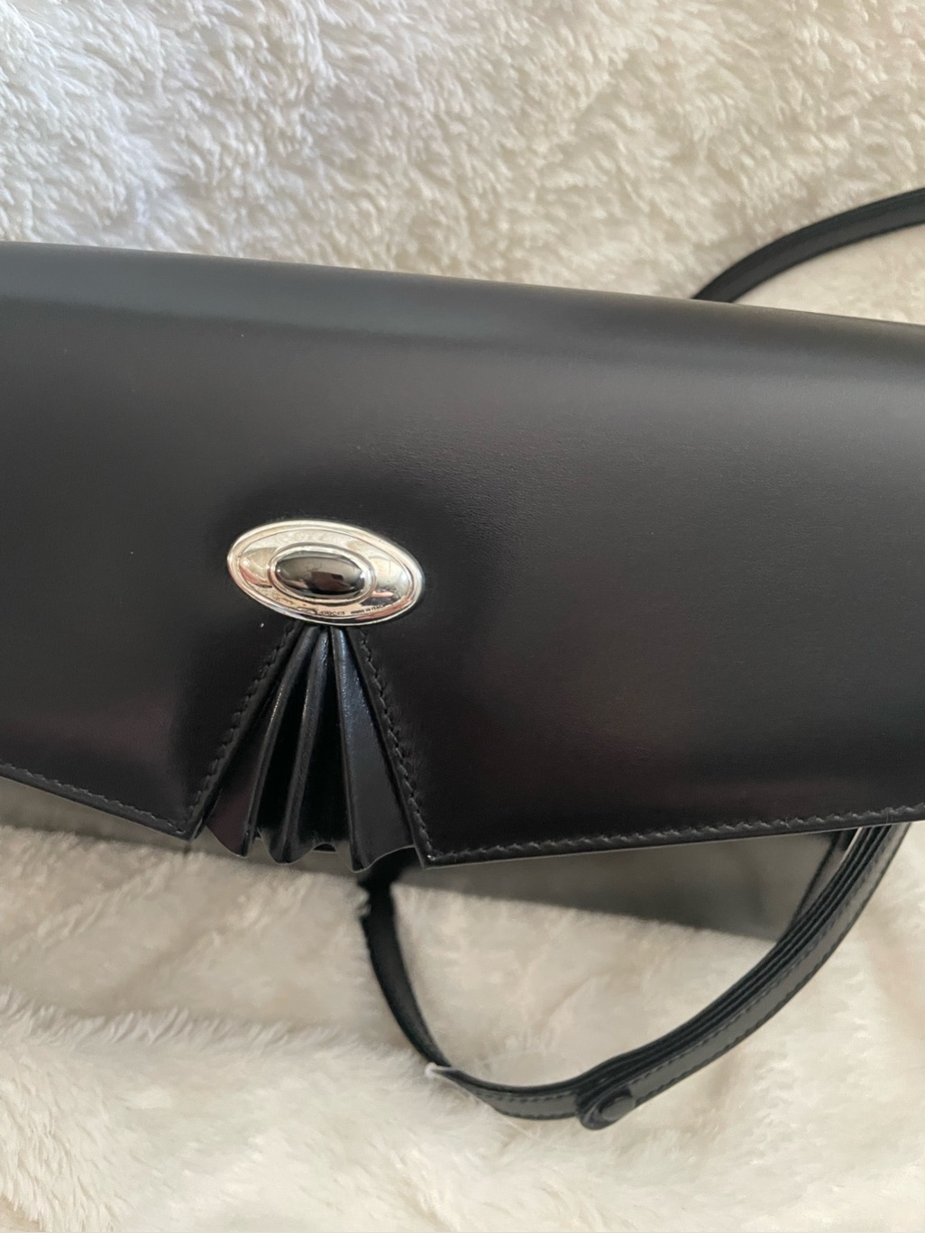 Gucci Black Leather Crossbody With Silver-Tone Oval Clasp